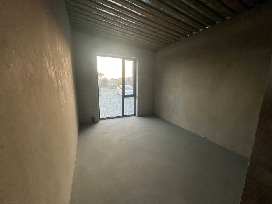 Продам котедж в районі Тинного