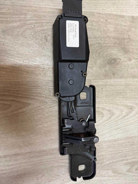 Дотяжка кришки багажника мотор-привод Audi Q7 Q5 Кью 2008-2017