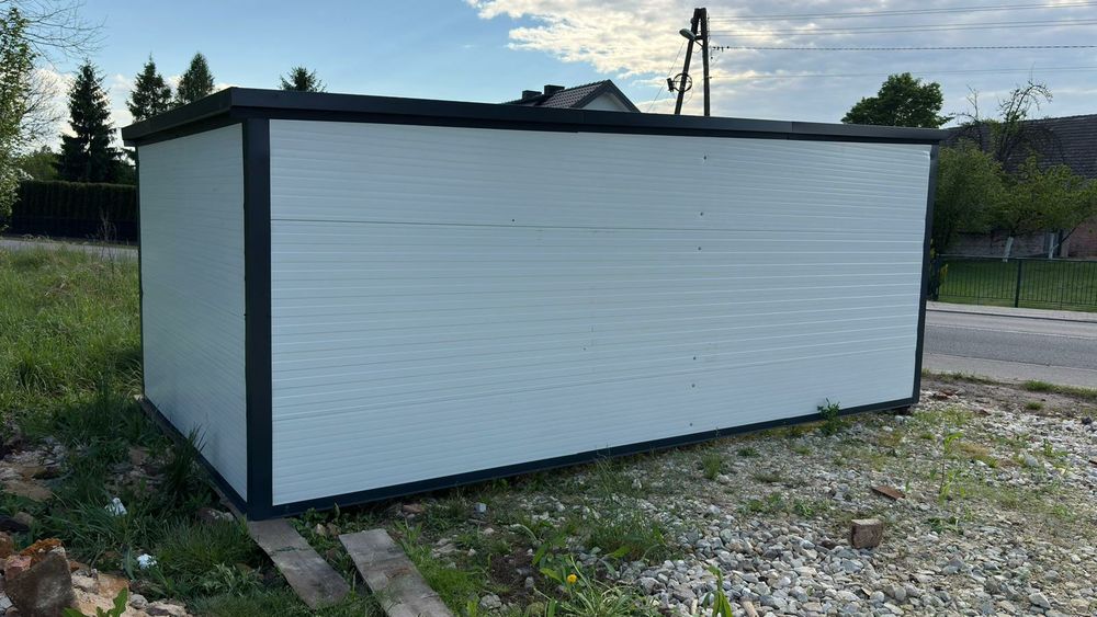 Garaż z płyt warstwowych 3x5,8m