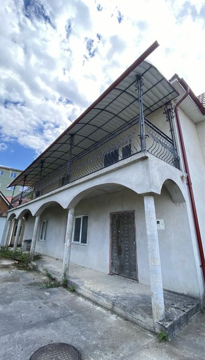 Продається добротний 2-поверховий будинок. Чортків