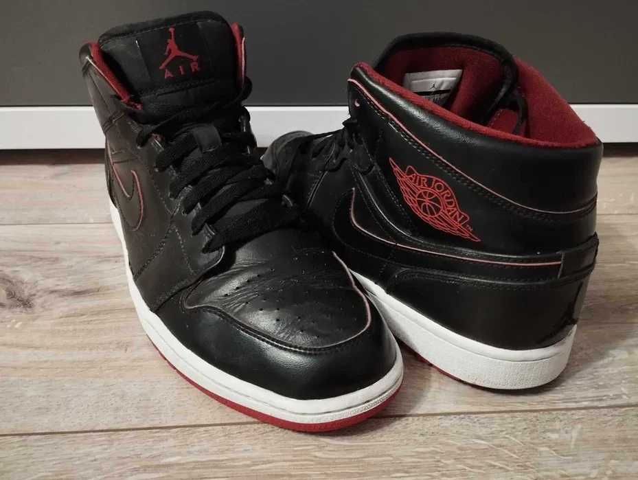 Jordan 1 Retro Mid Black Red White size 44,5