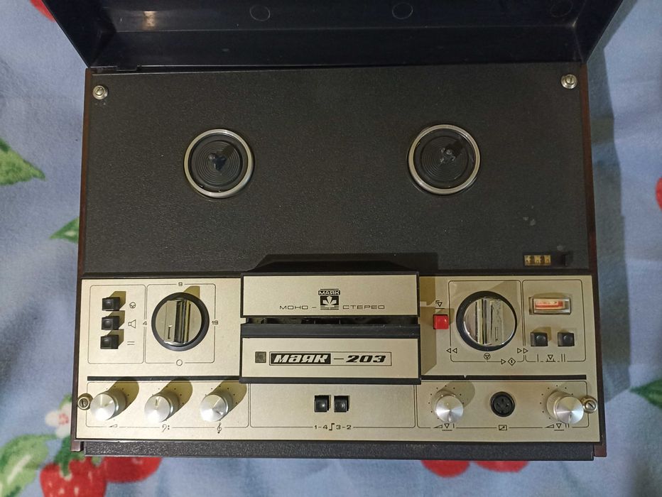 Магнітофон Маяк-203