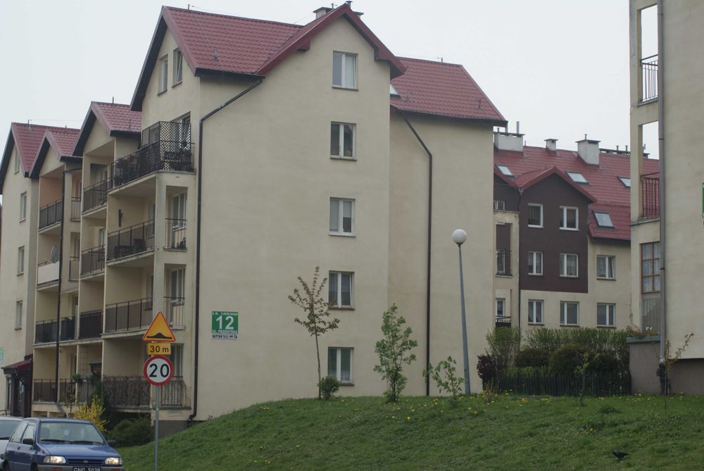 Mieszkanie dwupokojowe z oddzielną kuchnią - dobry dojazd do centrum