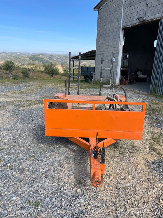 Porta máquinas agrícola
