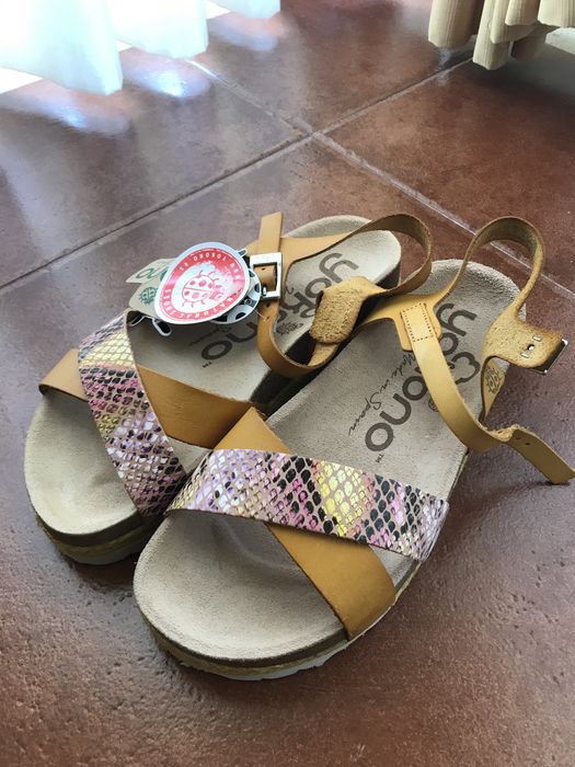 Sandalias em pele Yokono Novas