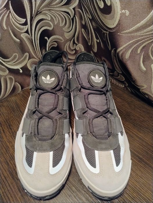 Кросівки на осінь Adidas