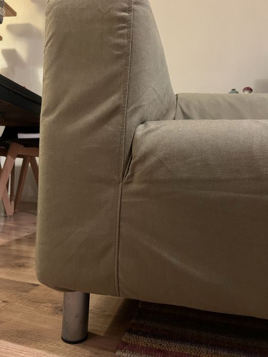 Sofá de 2 lugares da marca IKEA, modelo Klippan