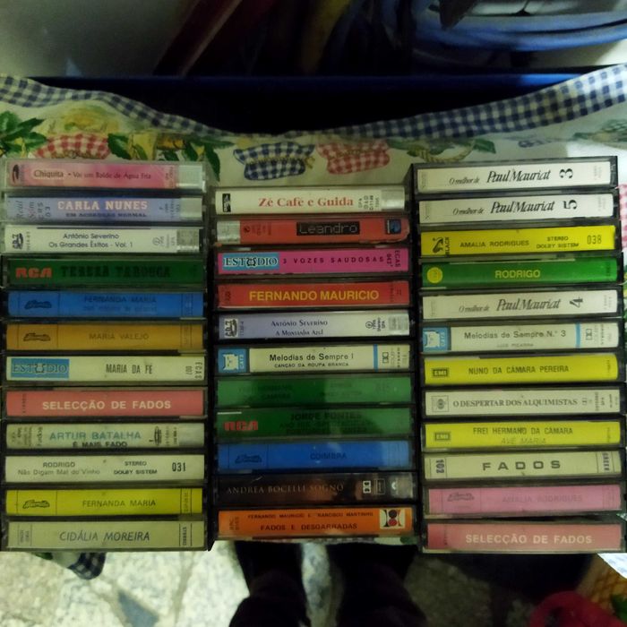 K7, medalhas, moedas colecionáveis , rádios e lanterna.