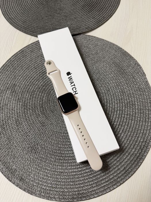 Смарт-годинник Apple Watch SE 40 mm