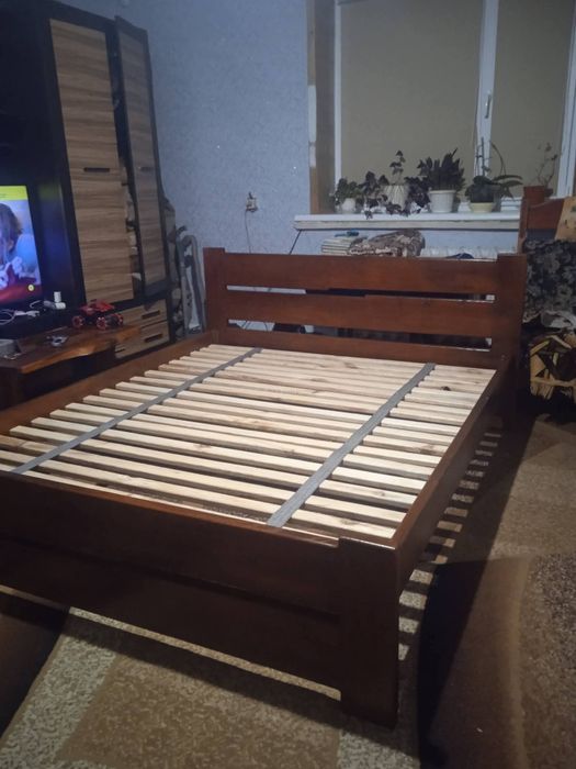 Продам ліжко ясенове