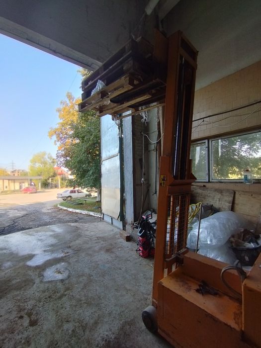 Навантажувач електричний вилковий