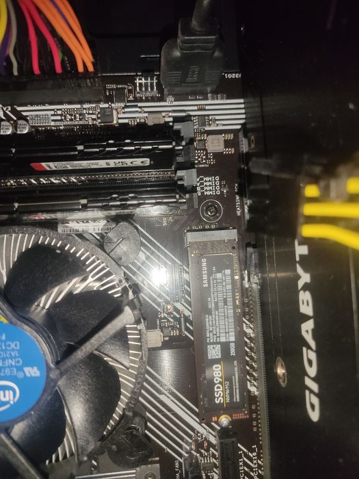 Игровой ПК gtx 1070ti 8gb  i3 10100f 4/8  ssd m2 Samsung 250 b460  мышь и клавиатура Logitech