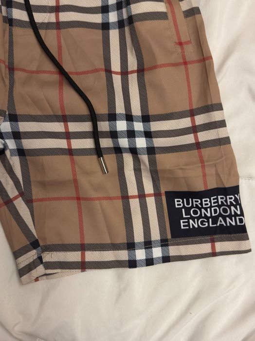 Calções Burberry originais