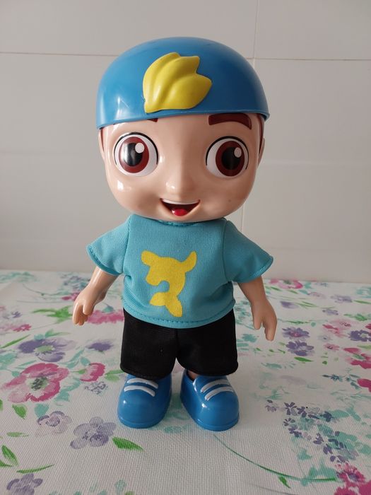 Boneco do Lucas Neto que fala