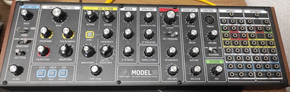 Behringer Model 15  Semi-Modular gwarancja