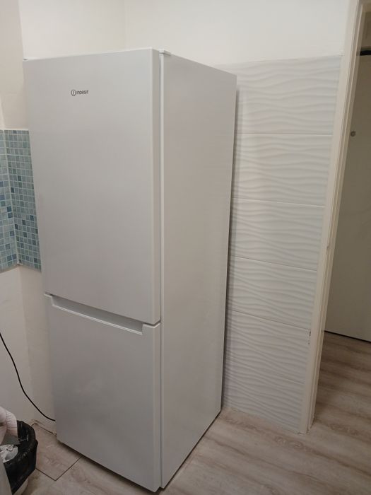 Frigorífico Indesit impecável