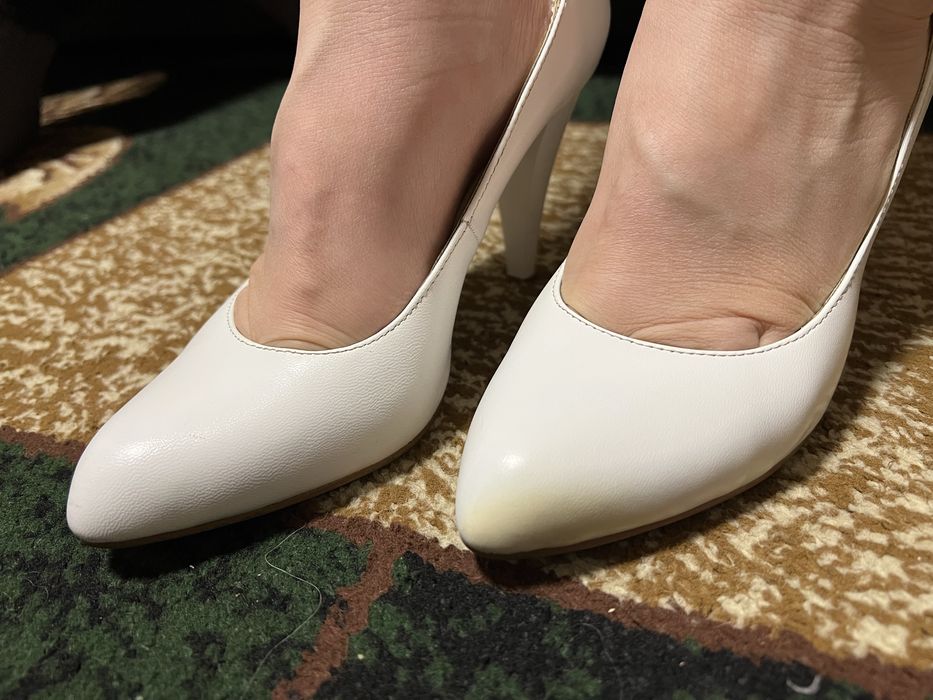 Туфлі лодочки класичні  білі 36 р.