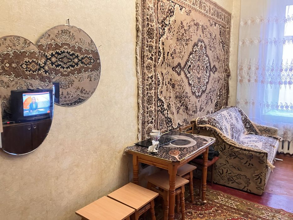 Льва Толстого/Нежинская. Центр, комната в комуне