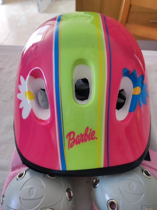 Conjunto patins com capacete da Barbie