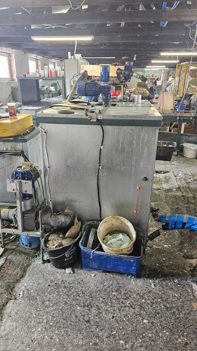 Maszyna zalewająco knotująca