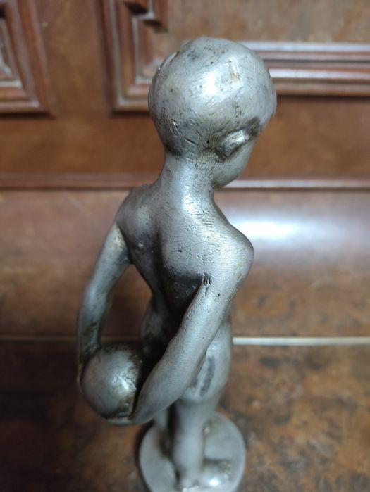 Мальчик с мячом алюминиевая статуэтка СССР