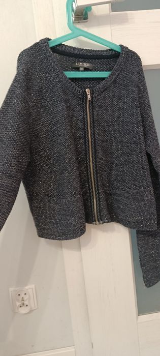 Granatowy sweter