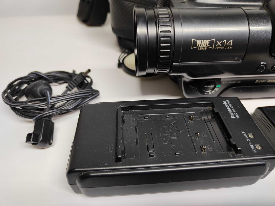 Panasonic NV-S77E kamera S-VHS-C Super VHS-C uszkodzona zestaw