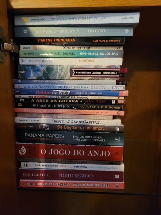 1000 livros. Tenho Facebook Alfarrabista Marinha GRANDE
