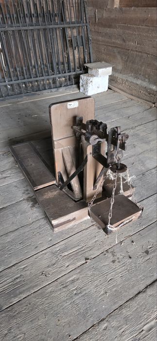 Waga mechaniczna platformowa – sprawna, styl rustykalny