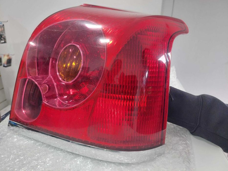 Farolim Traseiro Toyota Avensis