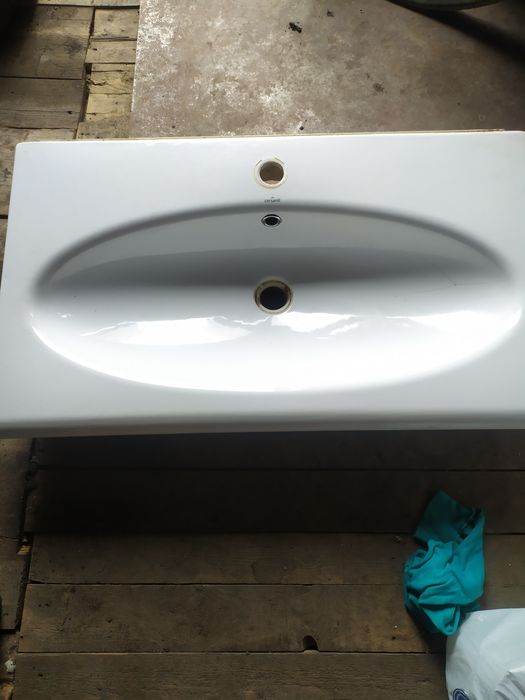 Продам умывальник cersanit