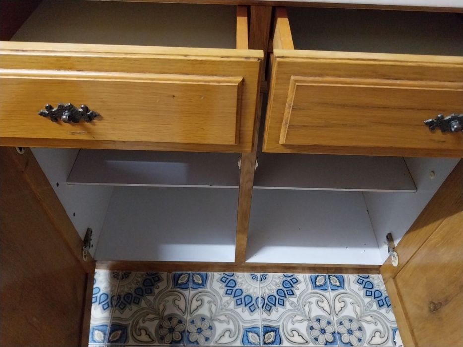 Cozinha Antiga em Madeira de Carvalho – Clássica e Robusta