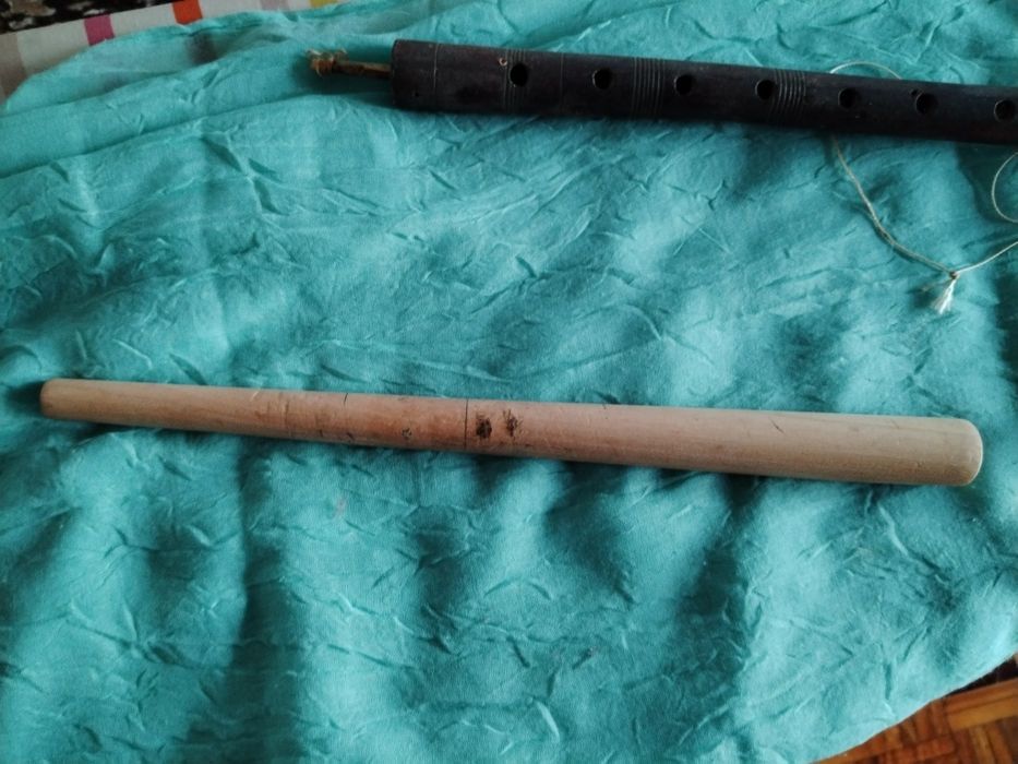 Antiga Flauta em madeira e baqueta