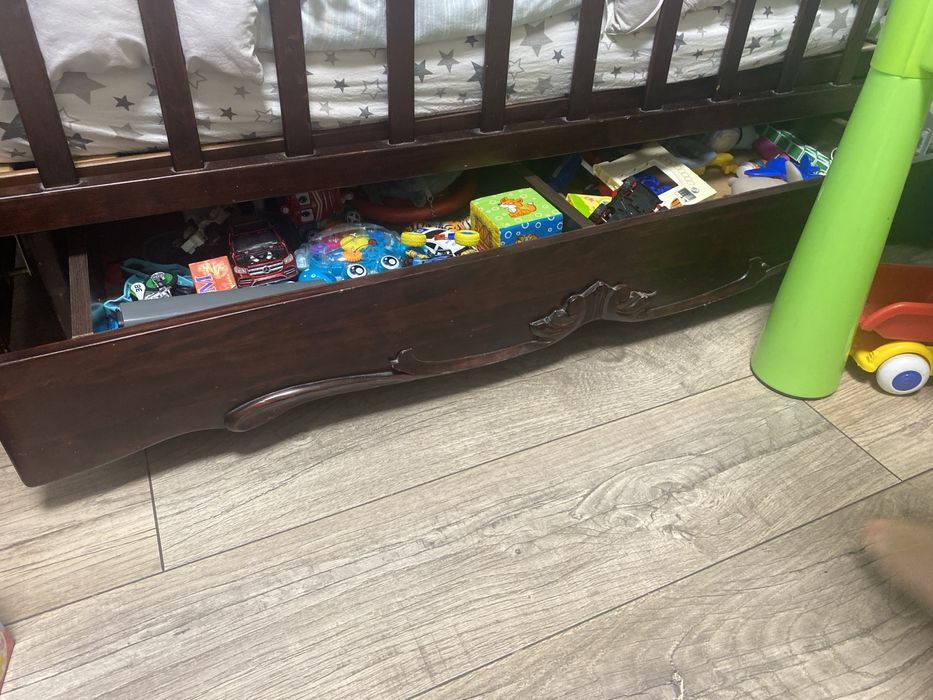 Дитяче ліжко з пеленальним комодом, матрац