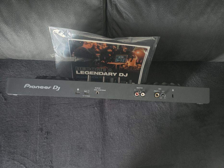 Vendo mesa DDJ- FLX4 com garantia