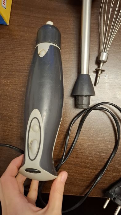 Робочий блендер ручний не має деталі