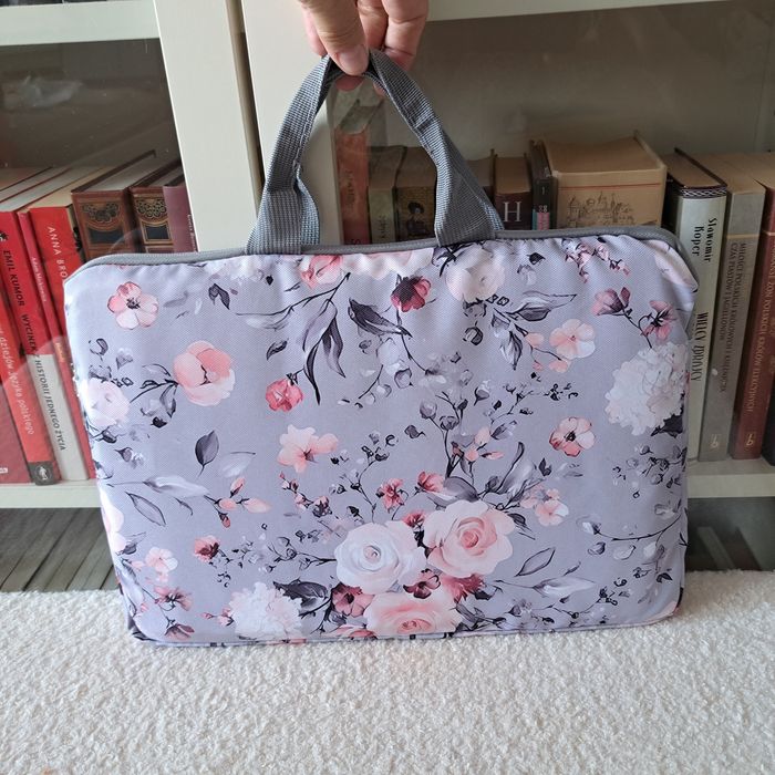 Nowa torba na laptopa I dokumenty