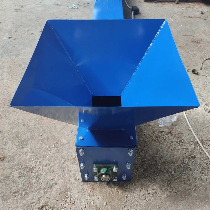 Шнековий навантажувач у лотку, погрузчик сипучих сумішей