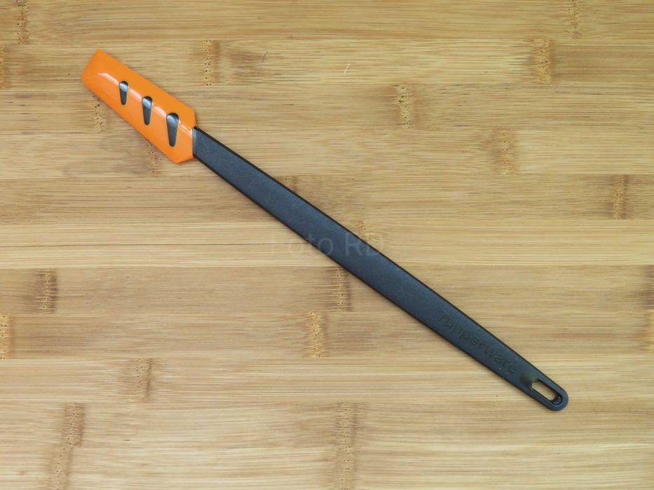 Tupperware Thin Spatula – New436769342620313600