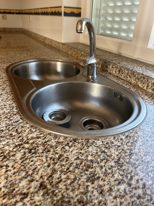 Pio de cozinha com 2 bacias