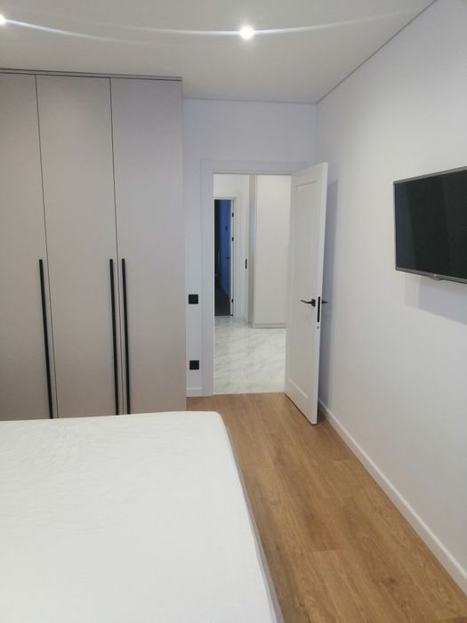 Здається елітна квартира в центрі біля парку, озера,