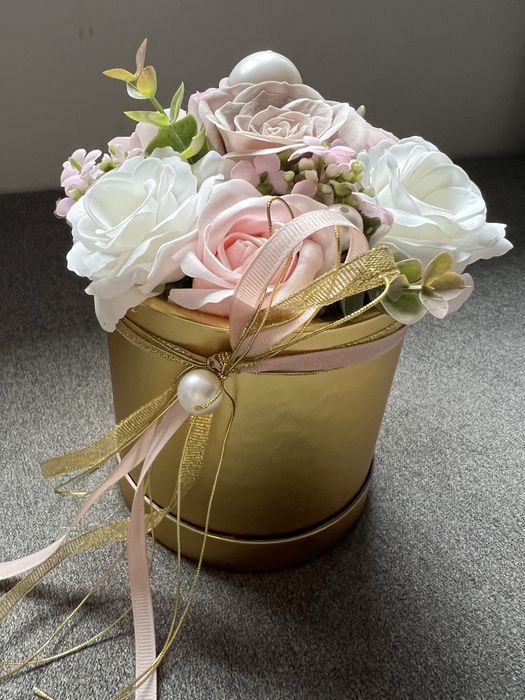 Flowerbox złoty kwiaty mydlane