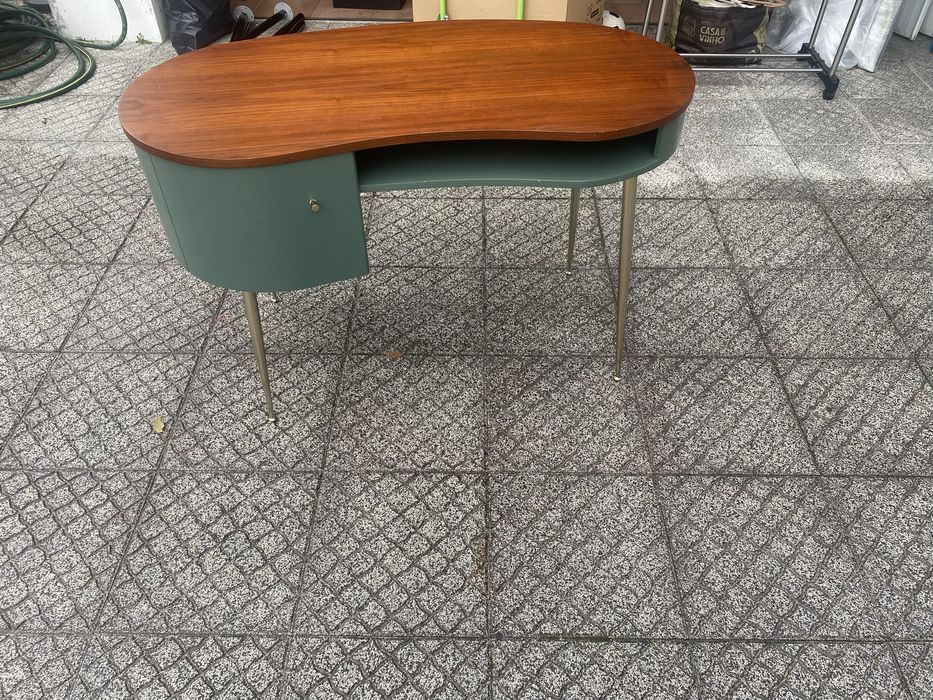 Mesa de trabalho quase nova