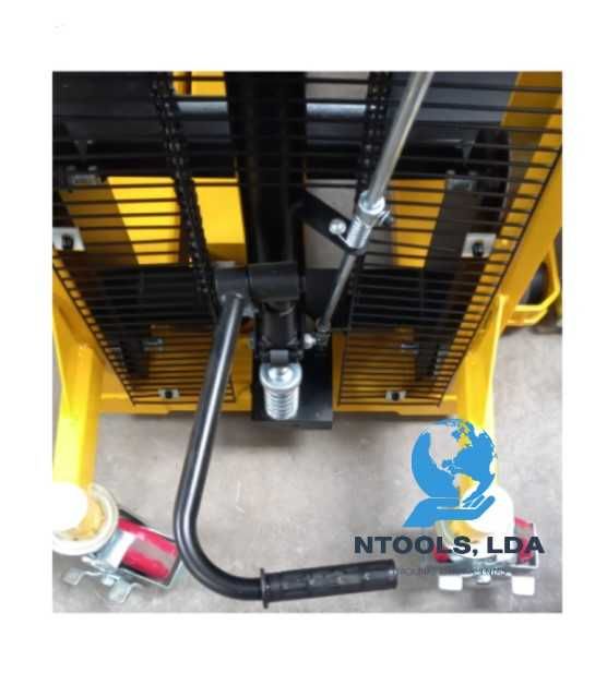 Stacker Monta Cargas Empilhador Manual 700Kg  1.60Mts Elevação C/ IVA NOVO