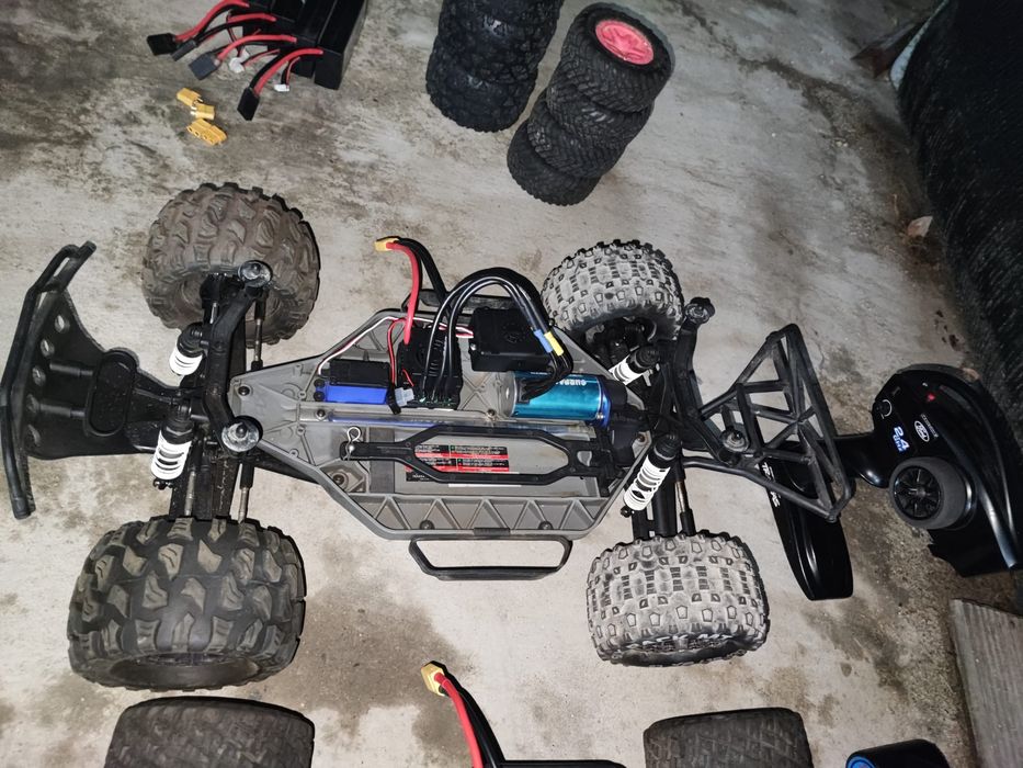 Duas traxxas slash vxl 4x4s 3s