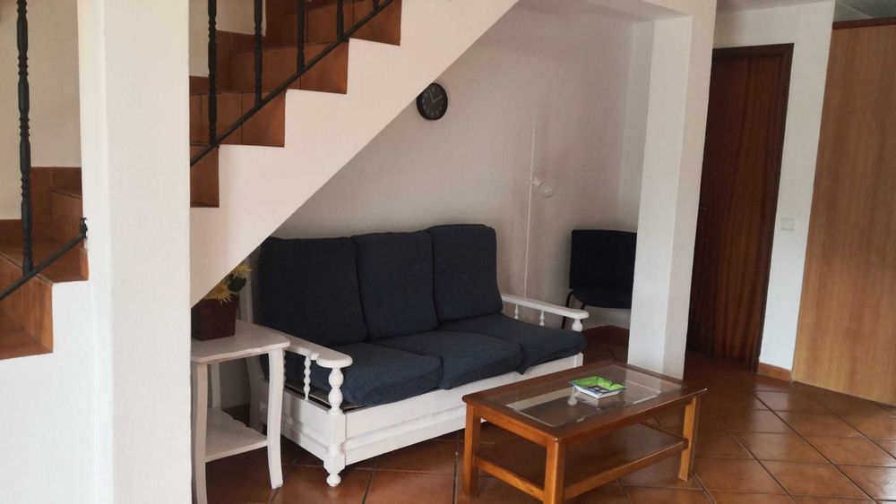 Aluga se casa r/c  t3