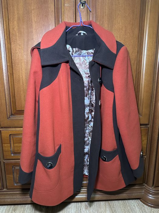 Пальто  жіноче розмір 56