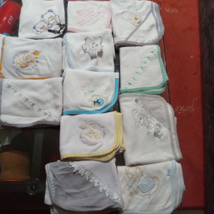 Lote de 12 fraldas de pano com portes incluídos