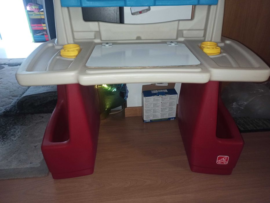 Secretária até 10 anos