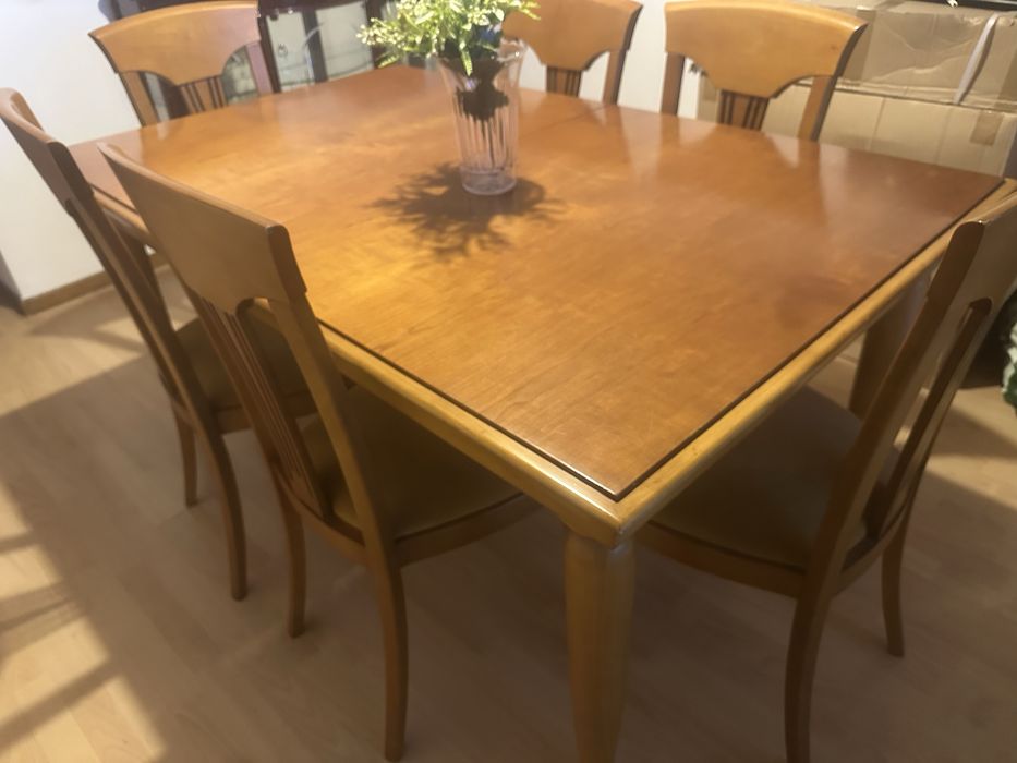 Mesa em madeira como nova